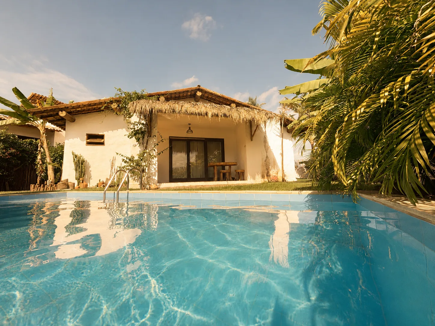 Casa tropical com piscina no Pontal da Enseada, na Rota dos Milagres, Alagoas