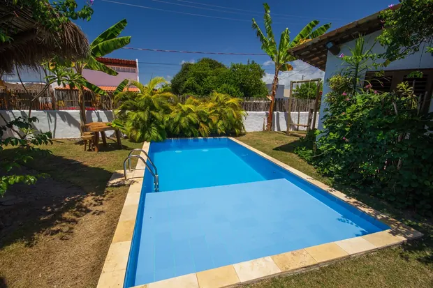 Jardim e piscina